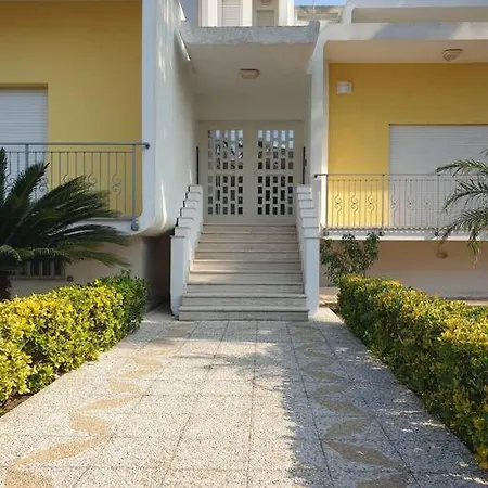 Pia Apartment *